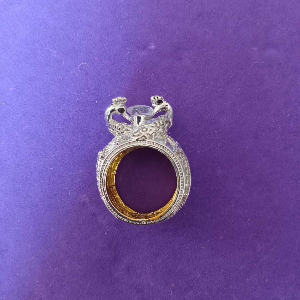 Beautiful zircon ring adorned w 2 Peacocks - Picture 3 of 6